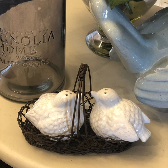 Last 1‼️Beautiful Farmhouse Bird Salt & Pepper Shakers - Picture 4 of 5